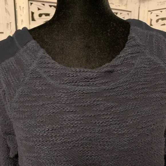 SAKS FIFTH AVENUE DARLING DARK NAVY BLUE TEXTURED LONG SLEEVE SWEATER TOP - Picture 3 of 9